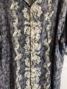 Tommy Bahama Men's XXL 100% Silk Grey Floral Hawaiian Camp Shirt